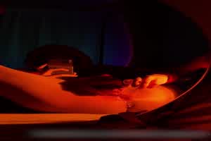 嫩肤白虎女孩 那个缝系真美  背景图片