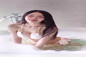 meriol_chan 新加坡极品美女比基尼浴缸洗澡诱惑  背景图片