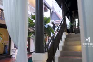 麻豆传媒 李蓉蓉 流浪汉爆干母女庆元宵 强上千金母女  背景图片