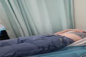 身为诊所医生福利就是天天看奶子  背景图片