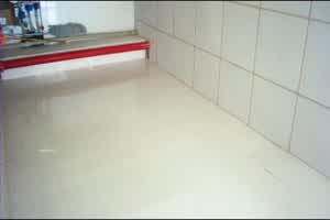 厕所偷拍遇到长相很好的骚货在厕所偷偷自慰，真TM骚，想找个鸡巴干她  背景图片