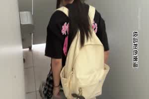 【重口吃饭别看】 手之接伸进去看拍屁眼  背景图片