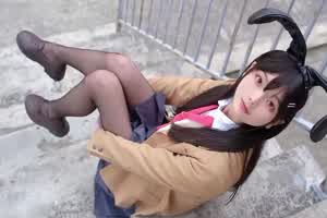 青春无敌 纯情制服露脸美少女，玉足性感黑丝，无毛美鲍，牛奶SPA，瓶子蹭逼自慰  背景图片