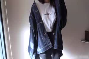 CK完美身材 不看 你亏  背景图片