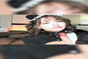 穷人女神富人精盆高颜值网红小野猫【KIKI】露脸付费福利姬多套情趣制服，道具自慰啪啪  背景图片