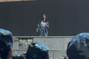 门事件 西北民族大学军训女学员激情热舞不慎导致两颗巨乳露出！就算露奶跳也要跳完舞蹈！多角度全网最全版  背景图片