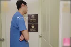 蜜桃 漂亮女大学生中出以性抵租  背景图片