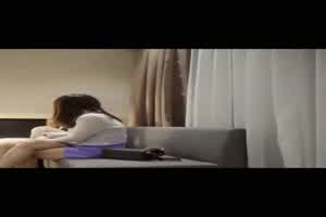 两个大屁股少妇，太巴适了1  背景图片