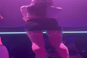 救命要流鼻血～想拍性感DJ的小热裤！！  背景图片