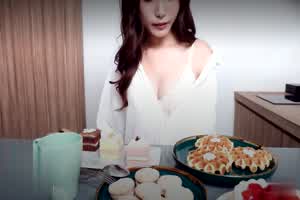 淫骚吃播在镜头后可真骚  背景图片