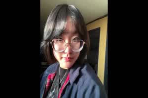 渣男真实爆料大三在读女友，骚的一批压倒姿势一插到底  背景图片