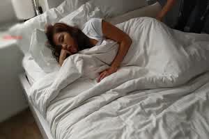 国产迷奸系列-极品34D巨乳香港二线小明星被灌醉后随意玩  背景图片