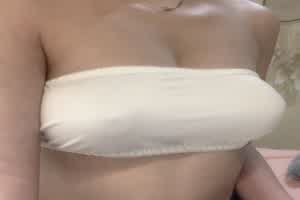 发育完美的圆润乳头  背景图片