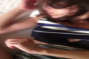 穿牛仔裙的学姐被操哭了  背景图片