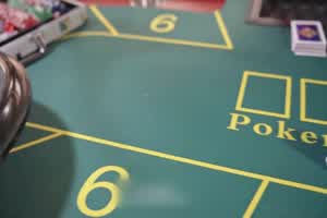 cos萝利女神咬一口兔娘，七月新番。《高扬斯卡娅兔女郎》  背景图片