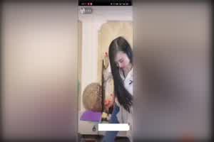 门事件 抖音小雅宝 被刷榜大哥要求直播撒尿  背景图片