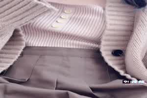 原创精华版 粉色情人 双马尾萝莉桃臀沙发甜蜜性爱  背景图片