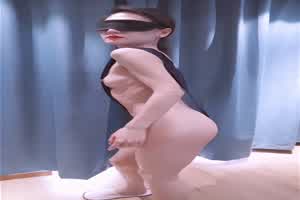 连体衣穿着被摸  背景图片