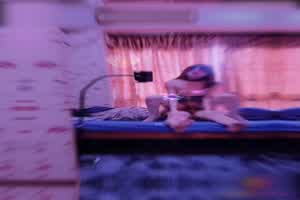 清纯小姐姐对镜子自拍爱爱  背景图片