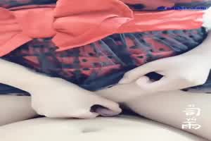 极品学院派母狗司语 口交深喉吃精  背景图片