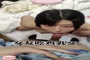 清纯小女友，吃鸡口交  背景图片