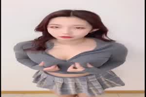 爆乳母狗疯狂抖奶  背景图片