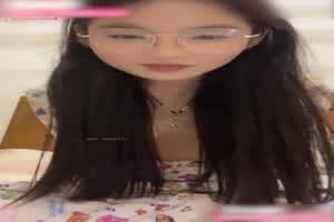 高颜值反差母狗 困困兔清纯可爱眼镜妹深夜直播 懵懂眼神下却是淫荡自慰  背景图片