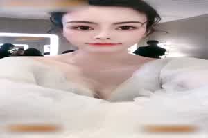 推特上海反差女神模特 白甜 户外裸拍露乳寻求刺激 捆绑全身在镜头前展示风骚！  背景图片