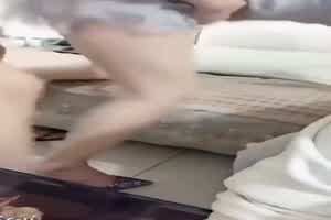 【真实强奸嫂子】非剧情听对话 把嫂子裙子一扒就插进去了  背景图片