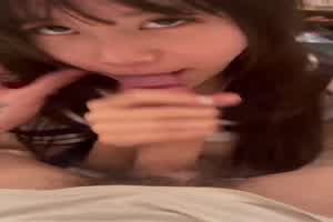 良家少妇露脸口交吃鸡巴 真是极品母狗颜射吞精 太淫荡了  背景图片