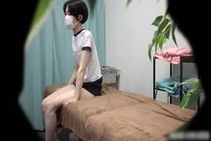 偷拍整骨师不好好治疗整骨 用特殊性爱手法让学生妹爽歪歪  背景图片