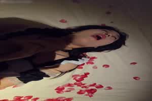 新婚夫妇，造宝宝中！~因为爱，有时候会玩一下SM  背景图片