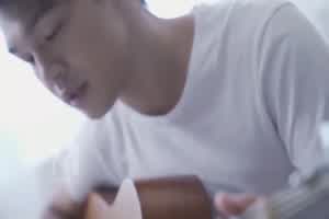 国产麻豆 淫荡母女党 音乐家教与少女的乱伦之爱  背景图片