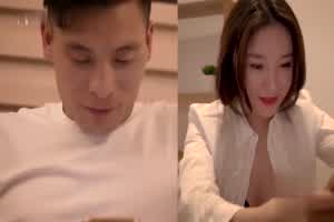 国产麻豆传媒 与同事的秘密性爱  背景图片