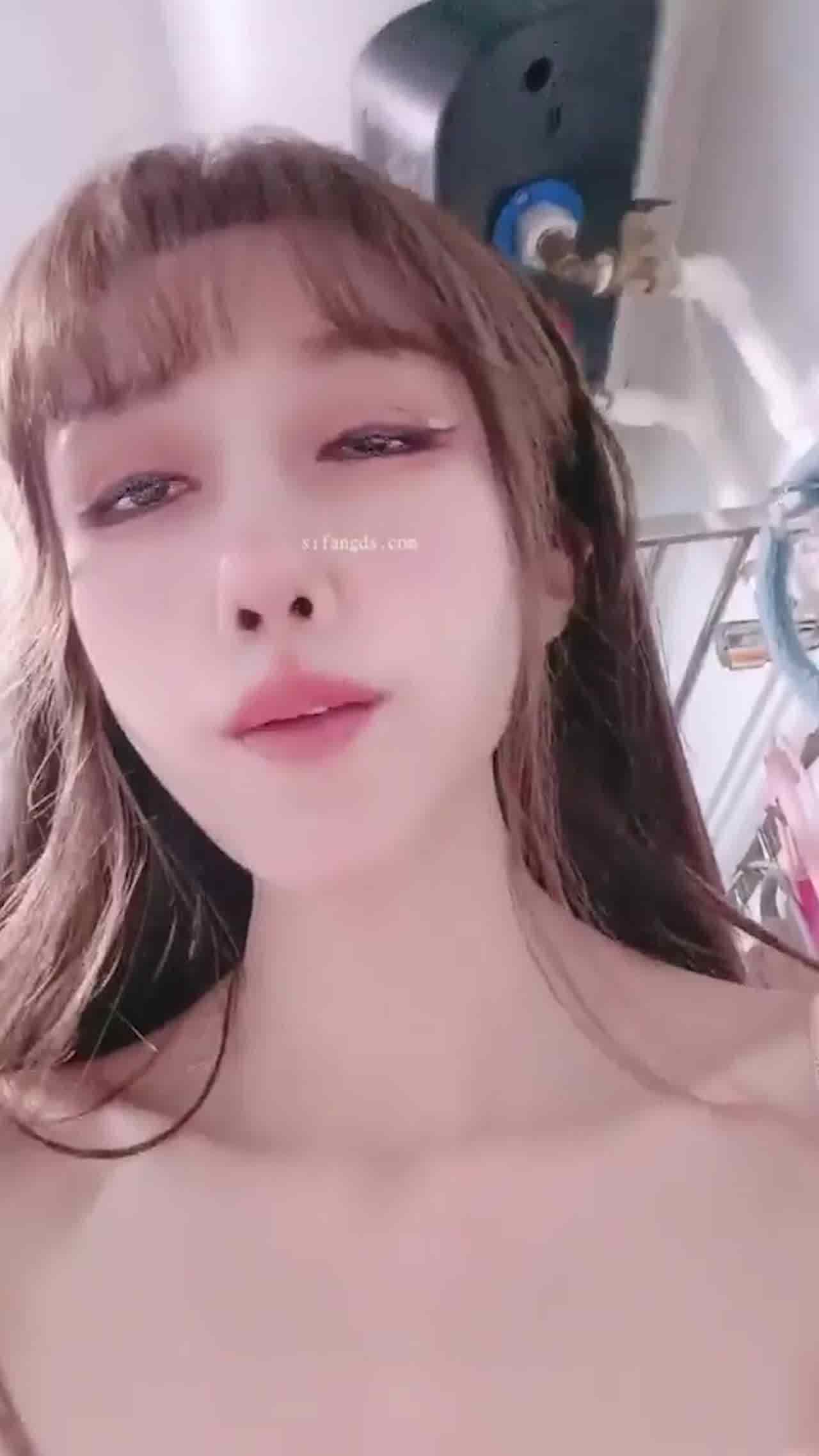  顶级车模尤物女神！极品黑丝长腿 自慰私拍太极品了 的剧照1