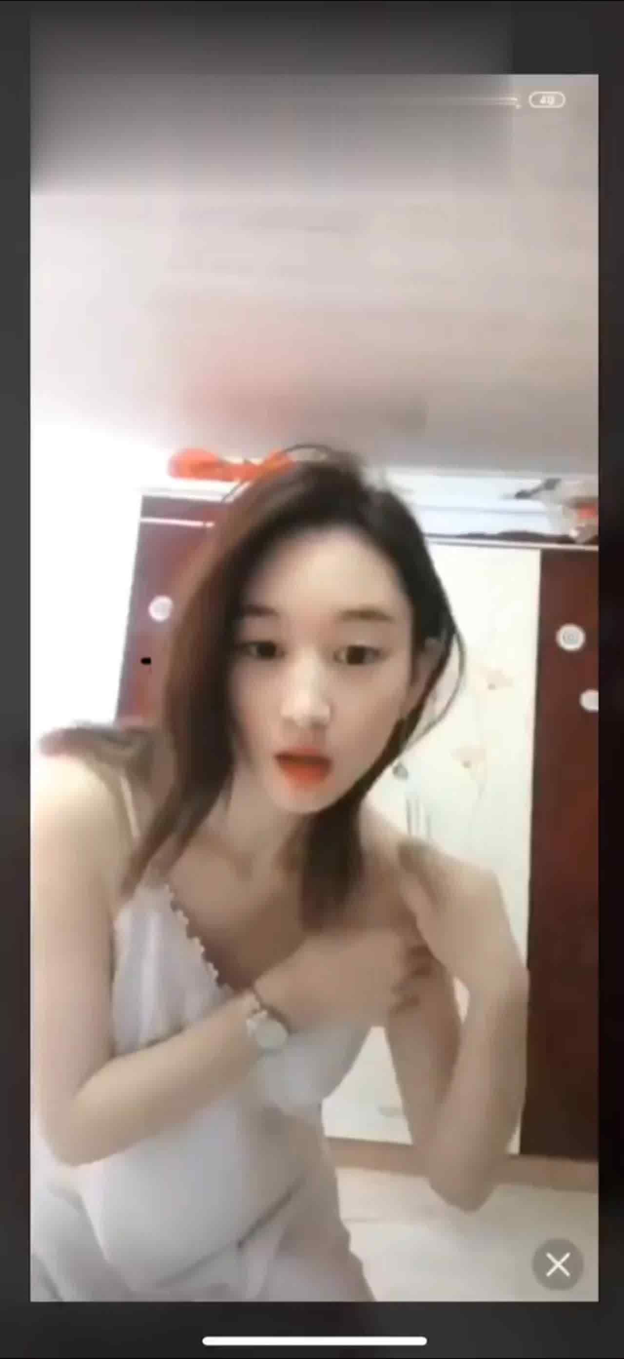  抖音走光系列-故意露奶 的剧照9