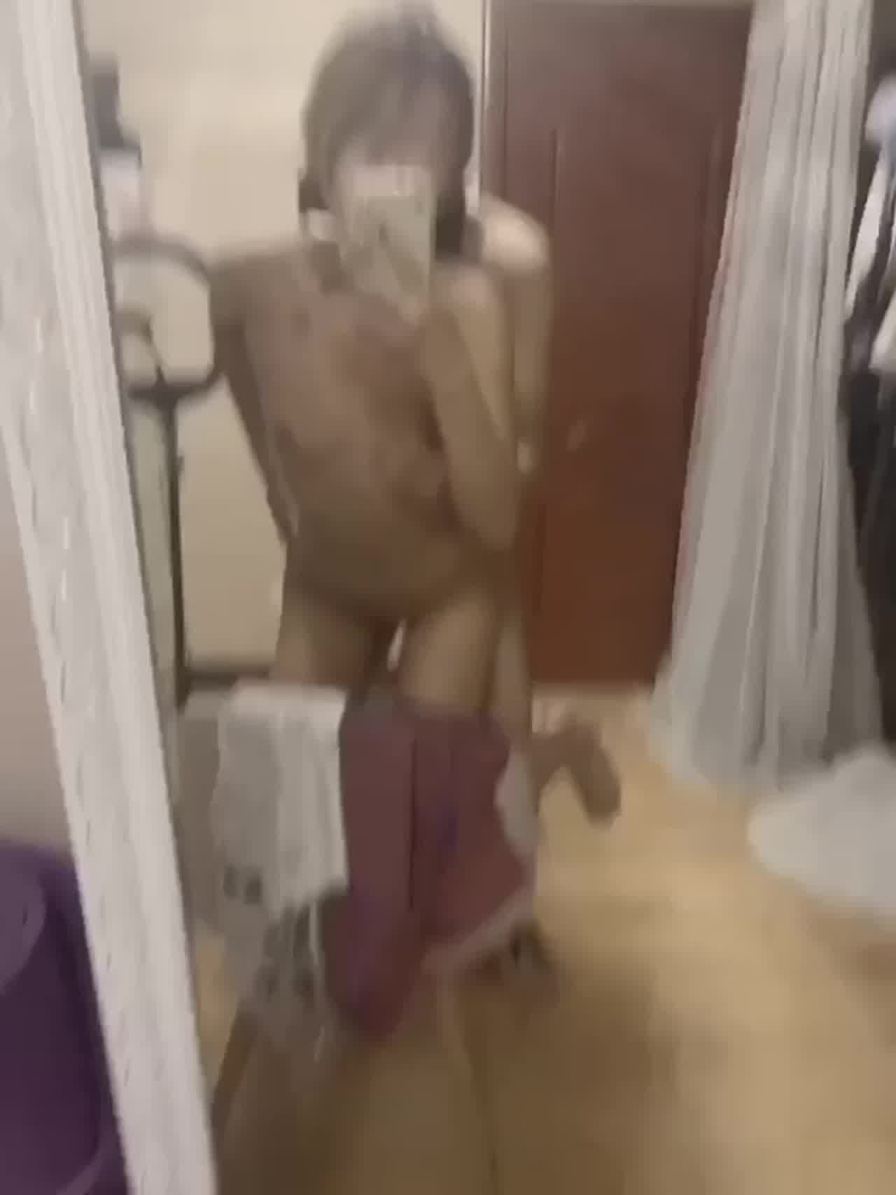  护士女友私下骚的没边 的剧照7