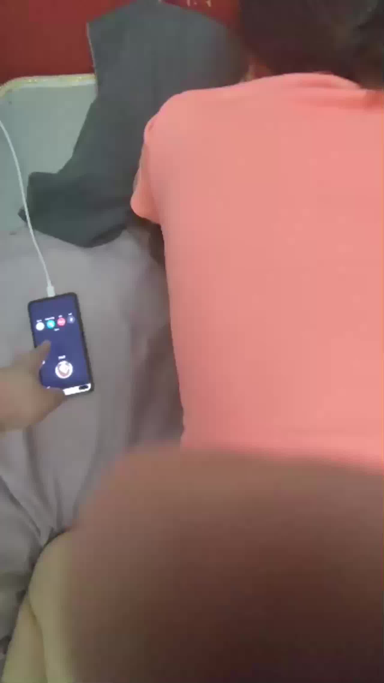  边跟老婆打电话边跟小姨子打炮！ 的剧照10