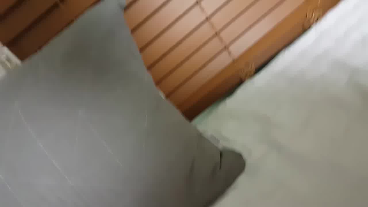  【亚洲女吸食记】美女被猥琐男灌醉想要睡觉被强行插嘴口交 的剧照5