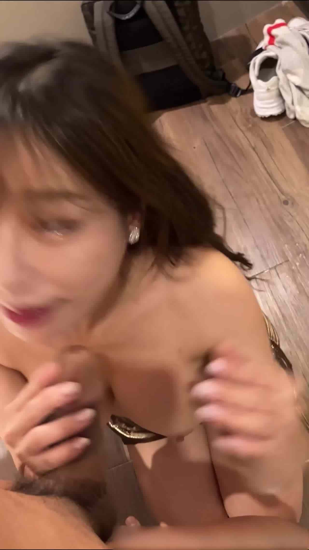  神似某翼女优只是更骚了 的剧照7