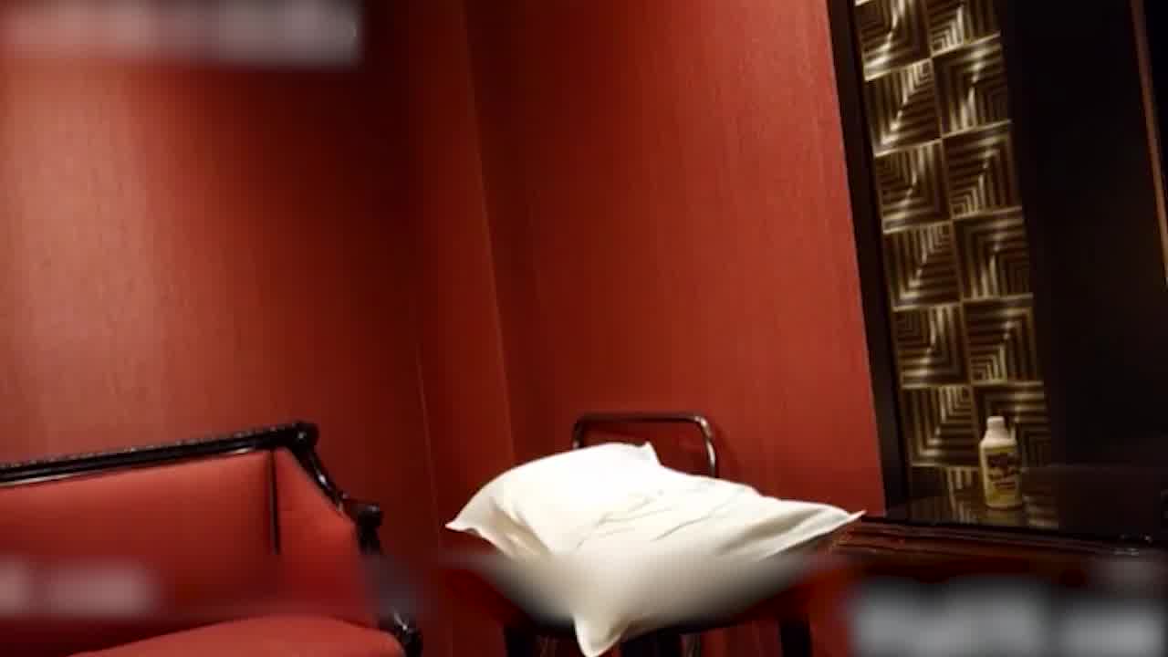  人瘦奶大白到发光的巨乳人妻 的剧照8