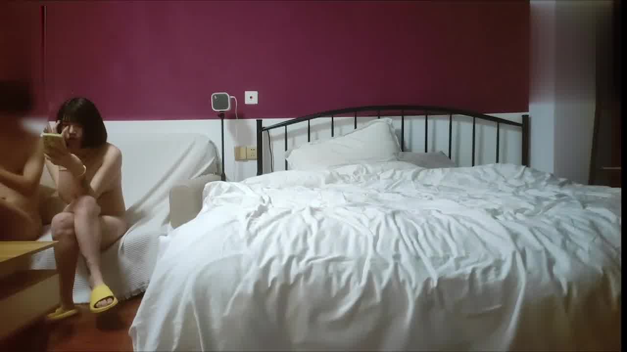  探花约炮！ 短发学生妹,深喉翘臀舔屌 后入爆插大骚逼 的剧照1