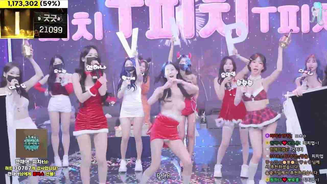  【小编推荐】恳请哥哥们观看的骚气圣诞节♥多人献身 的剧照4