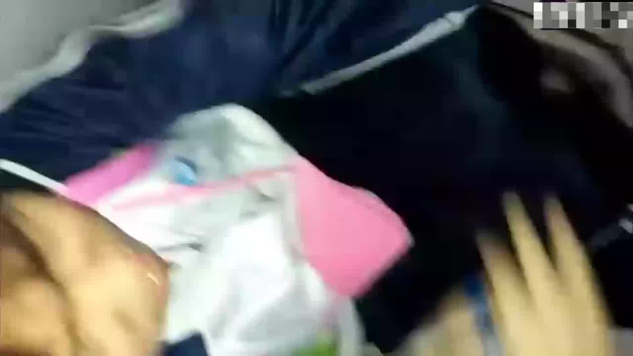  尾行强爆  放学跟踪中学生，到楼道突发歹意强制猥亵 的剧照6