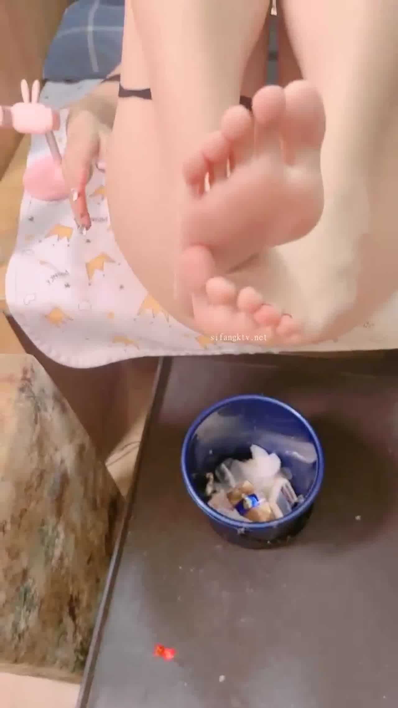  哥哥我好舒服 干到翻白眼 的剧照6