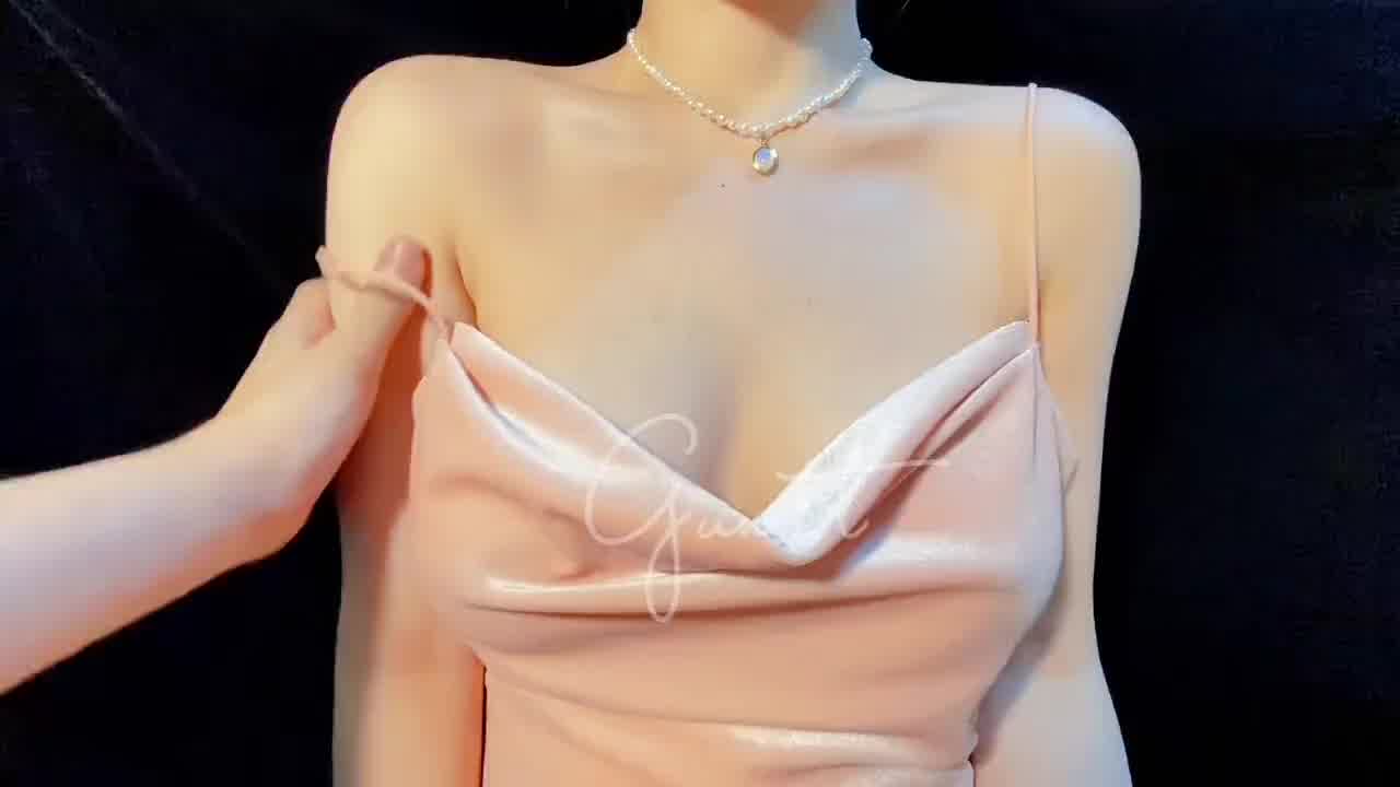  绝美玉奶 的剧照6