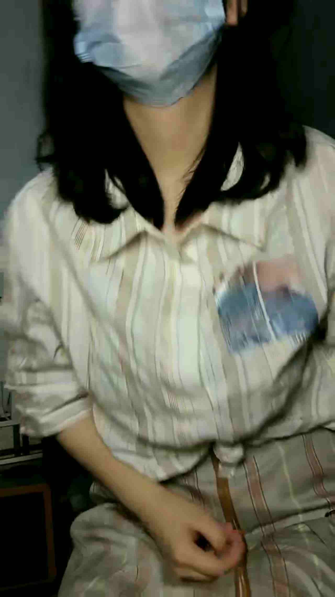  清秀御姐，发骚挑逗男友，楼梯间刺激无套啪啪，清澈眼神下原来这么淫荡 的剧照5