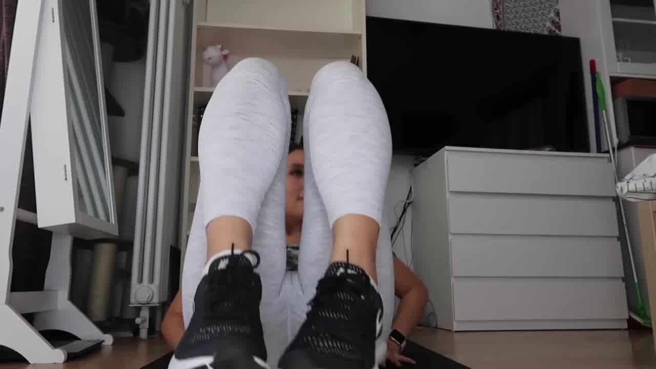  Alice Chen 我们出汗吧9494每天做自慰就能高潮出水 对身体有益 1080p高清版 的剧照10