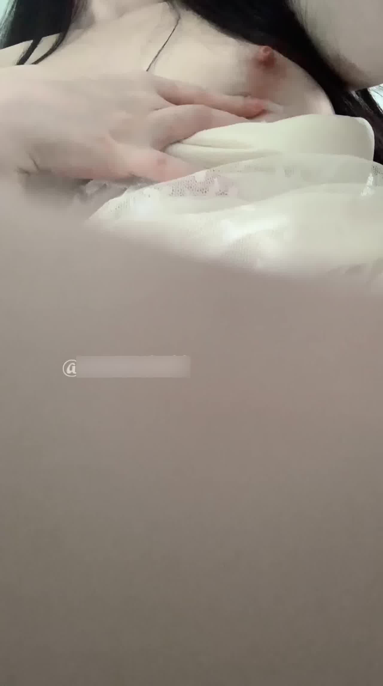  刚做的美甲手淫嫩穴 的剧照3