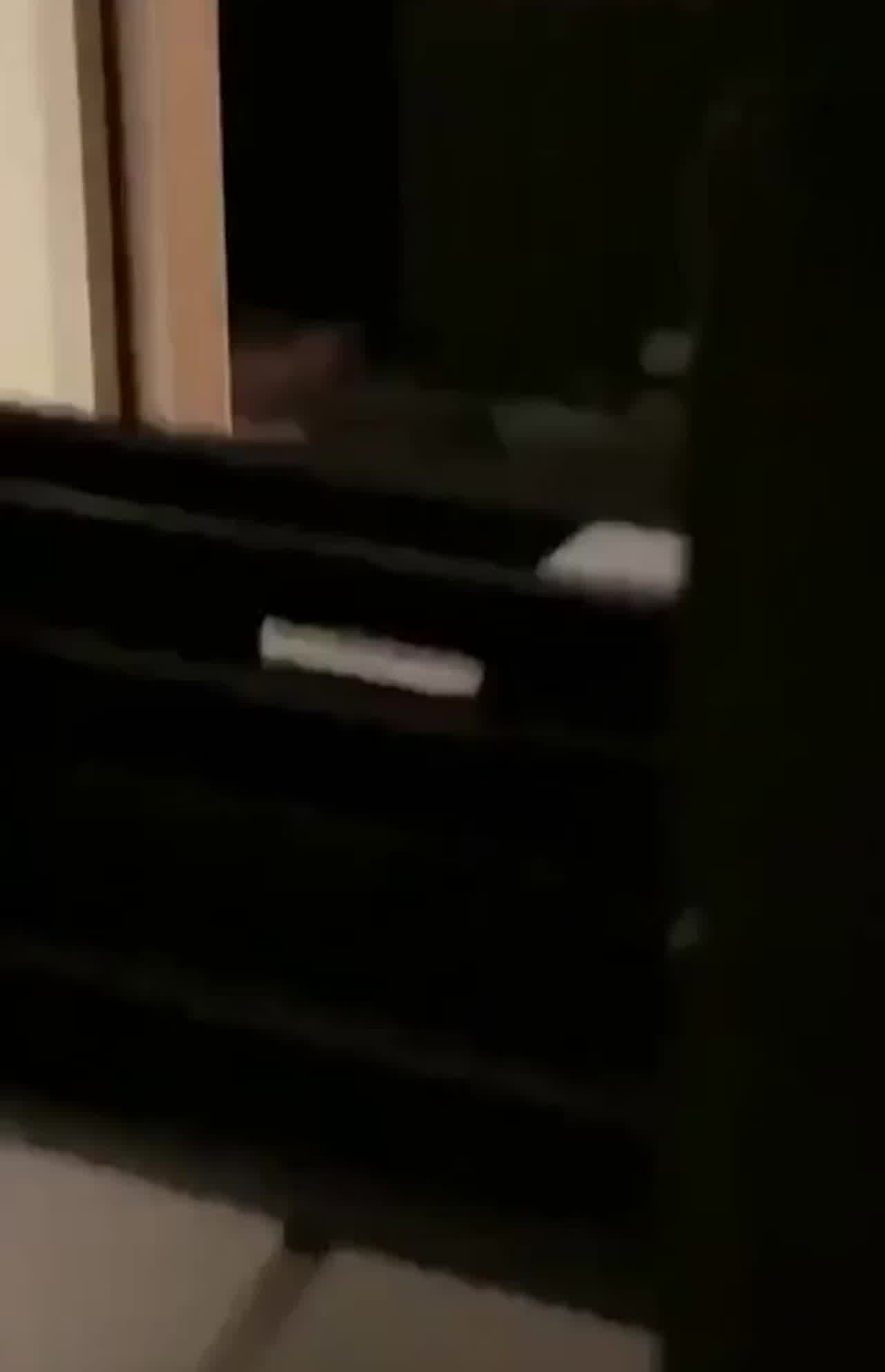  室友悄悄的回家却还是浑然不自知被录下来了 的剧照2